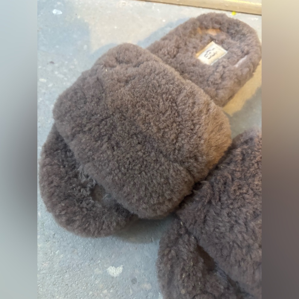 Ugh Cozy Brown Fuzzy Slippers size 8